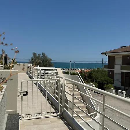 F013 - Fano, Bilocale Con Grande Terrazza Vista Mare Διαμέρισμα *